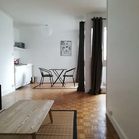 Bastille Roquette Paris